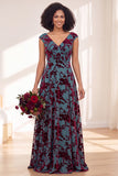 Vestido comprido de dama de honor com veludo preto prateado e mangas fechadas