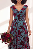 Vestido comprido de dama de honor com veludo preto prateado e mangas fechadas