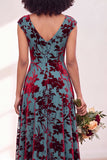 Vestido comprido de dama de honor com veludo preto prateado e mangas fechadas
