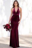 Vestido comprido de dama de honor de veludo e veludo borgonha com gola alta, decote sem costas,