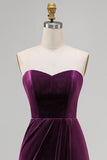 Vestido comprido de dama de honor Borgonha, veludo franzido, sem alças, com fenda