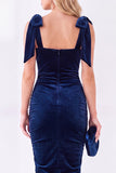 Vestido Midi Veludo Midi Afranzido com decote quadrado azul escuro com gola quadrada e alça borbulhada