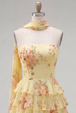 Vestido Curto de Finalistas Amarelo, Sem Alças, Floral com Folhos em Linha A