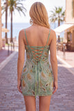 Vestido Curto de Finalistas Verde Bodycon Misangas e Renda nas Costas