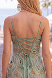 Vestido Curto de Finalistas Verde Bodycon Misangas e Renda nas Costas