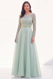 Vestido Mãe da Noiva com decote batente verde chiffon com decote batente floral e mangas compridas