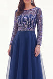 Vestido Mãe da Noiva com decote batente verde chiffon com decote batente floral e mangas compridas