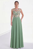 Vestido longo de mãe da noiva verde floral em linha A, decote redondo, com aplicação e mangas altas