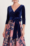 Vestido de Mãe da Noiva Flor Azul, Linha em V, Decote em V, com mangas 3/4