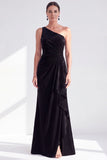 Vestido de Mãe da Noiva com veludo preto de veludo preto com folhos e franzidos de um ombro