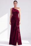 Vestido de Mãe da Noiva com veludo preto de veludo preto com folhos e franzidos de um ombro