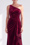 Vestido de Mãe da Noiva com veludo preto de veludo preto com folhos e franzidos de um ombro