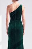 Vestido de Mãe da Noiva com veludo preto de veludo preto com folhos e franzidos de um ombro