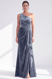 Vestido de Mãe da Noiva com veludo preto de veludo preto com folhos e franzidos de um ombro