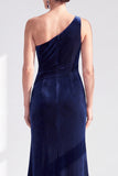 Vestido de Mãe da Noiva com veludo preto de veludo preto com folhos e franzidos de um ombro