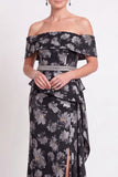 Vestido longo de mãe da noiva azul com folhos florais e folhos de mãe da noiva