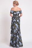 Vestido longo de mãe da noiva azul com folhos florais e folhos de mãe da noiva