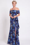 Vestido longo de mãe da noiva azul com folhos florais e folhos de mãe da noiva