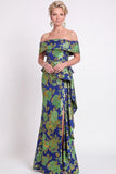 Vestido longo de mãe da noiva azul com folhos florais e folhos de mãe da noiva