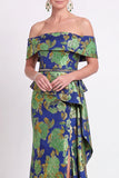 Vestido longo de mãe da noiva azul com folhos florais e folhos de mãe da noiva
