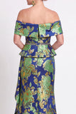 Vestido longo de mãe da noiva azul com folhos florais e folhos de mãe da noiva