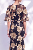Vestido Longo de Mãe da Noiva com Sereias Azul-Marinho e Folhos Florais com Mangas Curtas