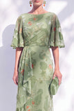 Vestido de mãe da noiva com decote longo e franzido em forma de sereia verde sálvia