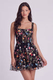 Vestido de Graduação Mini Corset Floral em Marfim, Linha Quadrada, Decote Quadrado