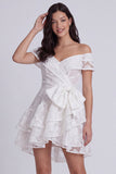 Vestido de Mini Chá de Noiva Mini Vestido de Panela Floral em Linha A em Marfim Ombro Descoberto com Laço