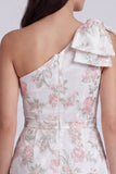 Vestido Branco Pequeno Bodycon Floral de Um Ombro com Laço