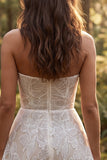 Vestido Branco Pequeno Floral A-Line Strapless