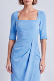 Vestido de trabalho midi de decote quadrado, decote quadrado e franzido, mangas meias, com abertura azul-marinho