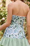 Vestido Curto de Finalistas Verde Verde Claro, Strapless A-Line Sem Alças, Lantejoulas com Folhos