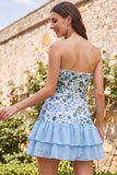 Vestido Curto de Finalistas Verde Verde Claro, Strapless A-Line Sem Alças, Lantejoulas com Folhos
