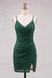 Vestido de Homecoming com alças finas e alças finas verde-escuras com contas e fenda