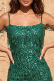 Vestido curto de regresso a casa com lantejoulas verde-escuras Short, ombro frio, com franjas