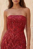 Vestido Curto de Regresso a Casa Curto de Finalistas Borgonha Bodycon Franjas Sem Alças e Lantejoulas