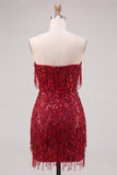 Vestido Curto de Regresso a Casa Curto de Finalistas Borgonha Bodycon Franjas Sem Alças e Lantejoulas