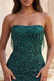 Vestido Curto de Regresso a Casa Curto de Finalistas Borgonha Bodycon Franjas Sem Alças e Lantejoulas