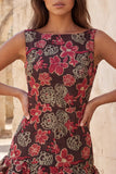 Vestido de Finalistas Curto de Finalistas, Flor Vermelha, Decote Bateau, Justo e Folhos