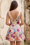 Vestido Curto de Finalistas de Finalistas em Flor Fúcsia com Gola em V, Linha A
