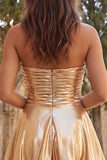 Vestido Curto de Regresso a Casa Metálico Metálico Dourado Sem Alças com Folhos