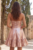 Vestido Curto de Regresso a Casa Metálico Metálico Dourado Sem Alças com Folhos