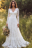 Vestido de noiva longo em renda em linha A, decote em V, com mangas compridas