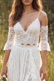 Vestido de noiva em renda longa com alças finas em linha A em marfim