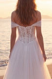 Vestido de noiva longo de tule em linha A com linha em A e ombro caído