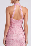 Vestido formal longo floral de sereia com decote halterdo cor-de-rosa e fenda