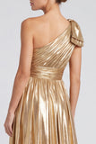 Vestido formal longo com laço metálico dourado de um ombro em linha em A, com fenda