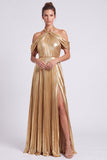 Vestido formal longo plissado em linha A com decote metálico dourado, com fenda