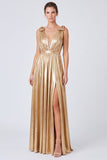 Vestido formal longo em V metálico dourado com linha A e fenda